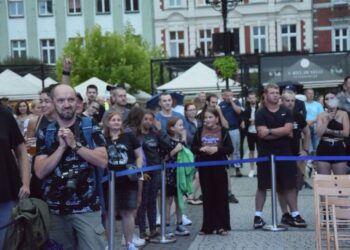 Rockowo i deszczowo na krotoszyńskim rynku