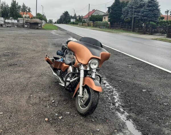 Nietrzeźwy motocyklista w strugach deszczu