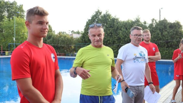 Ratownicy rywalizowali na basenie