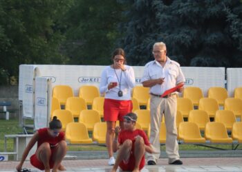 Ratownicy rywalizowali na basenie