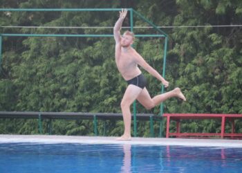 Ratownicy rywalizowali na basenie