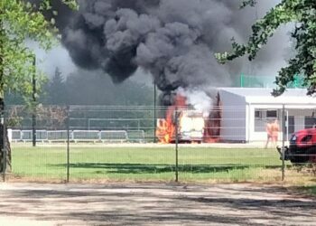 Na terenie stadionu zapalił się samochód