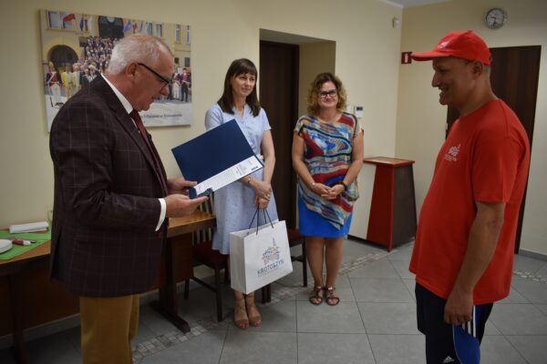 Znów zawędrował do urzędu