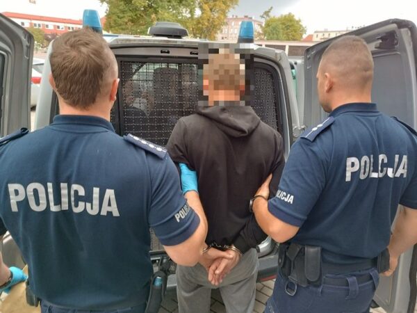 Zatrzymali dwóch poszukiwanych mężczyzn