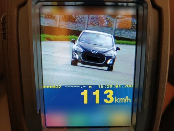 Za znaczne przekroczenie prędkości stracił prawo jazdy