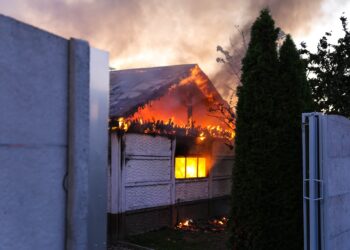 Ogień w garażu