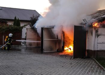Ogień w garażu