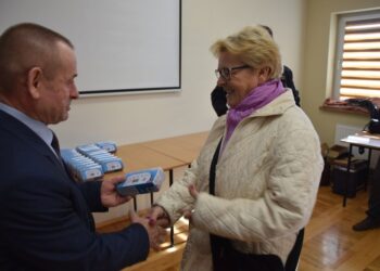 Ponad sto czujek trafiło do mieszkańców powiatu