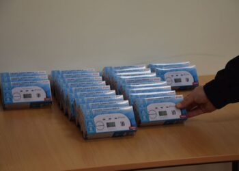 Ponad sto czujek trafiło do mieszkańców powiatu