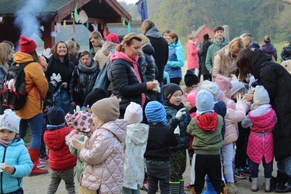 Zbierali śmieci i sadzili drzewa