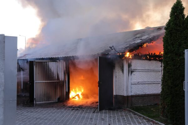 Ogień w garażu
