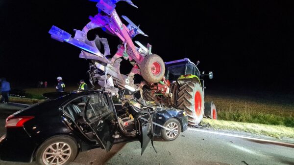 Zderzenie trzech pojazdów na drodze krajowej