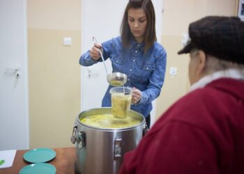 Ciepły posiłek dla potrzebujących