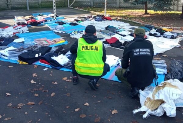 Handlowali podrabianą odzieżą