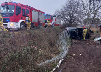 Osobówka wypadła z drogi