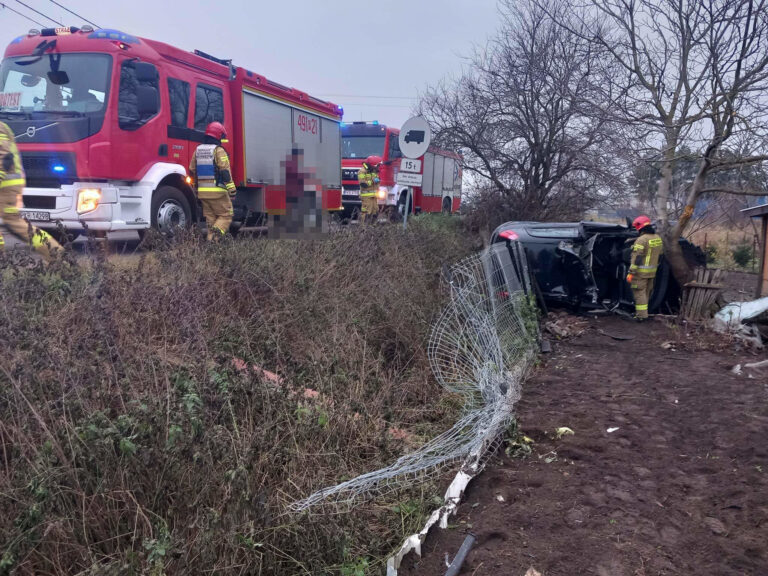 Osobówka wypadła z drogi