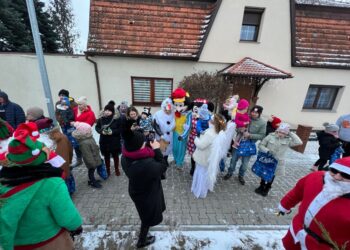 Gwiazdor i jego świta rozwozili prezenty dla dzieci