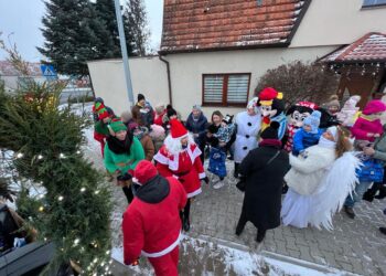 Gwiazdor i jego świta rozwozili prezenty dla dzieci