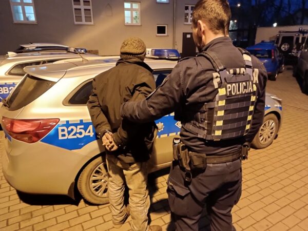 Wpadł przez rzucony niedopałek