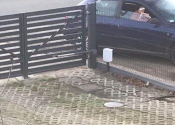 Podejrzane osoby fotografowały posesje