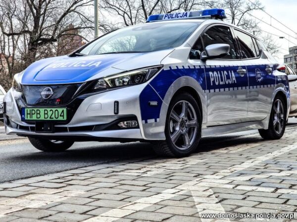 Samochód elektryczny dla milickich policjantów