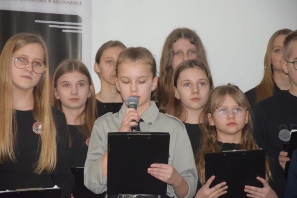 Cześć i chwała bohaterom! Cześć i chwała bohaterom!