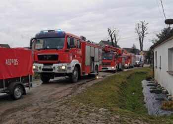Ogień w budynku mieszkalnym