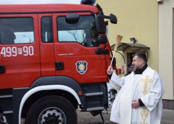 Oficjalne przekazanie pojazdów dla zdunowskich druhów