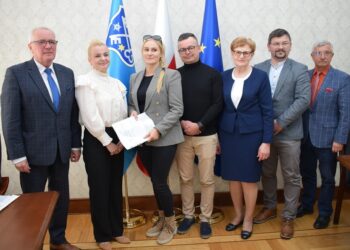 Podpisali umowy na budowę dwóch sal