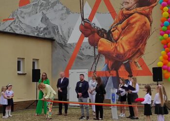 Piękny mural na szkole