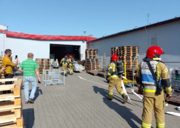 Strażacy ćwiczyli na terenie zakładu produkcyjnego