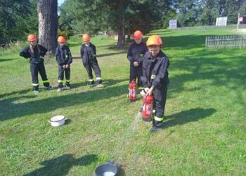 Strażacy edukują młodzież