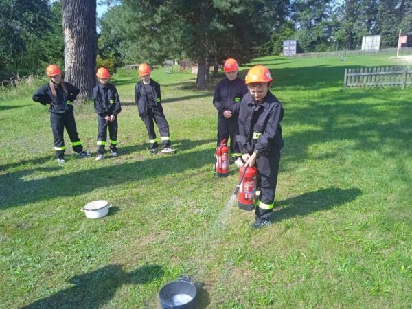 Strażacy edukują młodzież