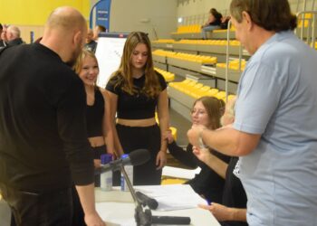 Samorządowcy, księża i mundurowi w sportowej rywalizacji