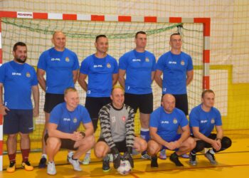 Samorządowcy, księża i mundurowi w sportowej rywalizacji