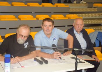 Samorządowcy, księża i mundurowi w sportowej rywalizacji