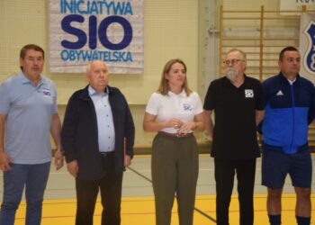 Samorządowcy, księża i mundurowi w sportowej rywalizacji