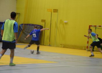 Samorządowcy, księża i mundurowi w sportowej rywalizacji