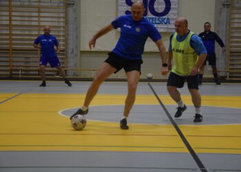 Samorządowcy, księża i mundurowi w sportowej rywalizacji