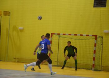 Samorządowcy, księża i mundurowi w sportowej rywalizacji