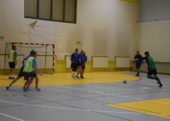 Samorządowcy, księża i mundurowi w sportowej rywalizacji