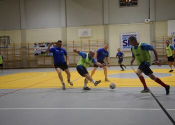 Samorządowcy, księża i mundurowi w sportowej rywalizacji