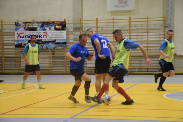 Samorządowcy, księża i mundurowi w sportowej rywalizacji