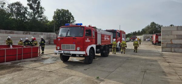 Strażacy doskonalą swoje umiejętności Strażacy doskonalą swoje umiejętności
