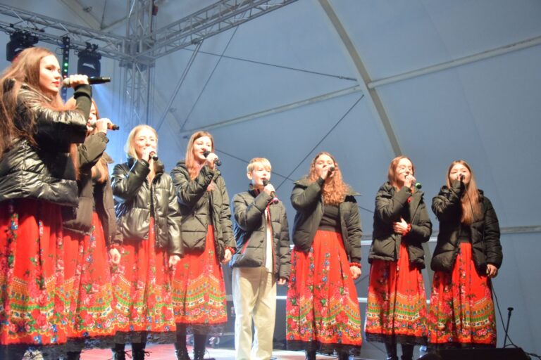 Biesiadowanie i wieczorne tańce