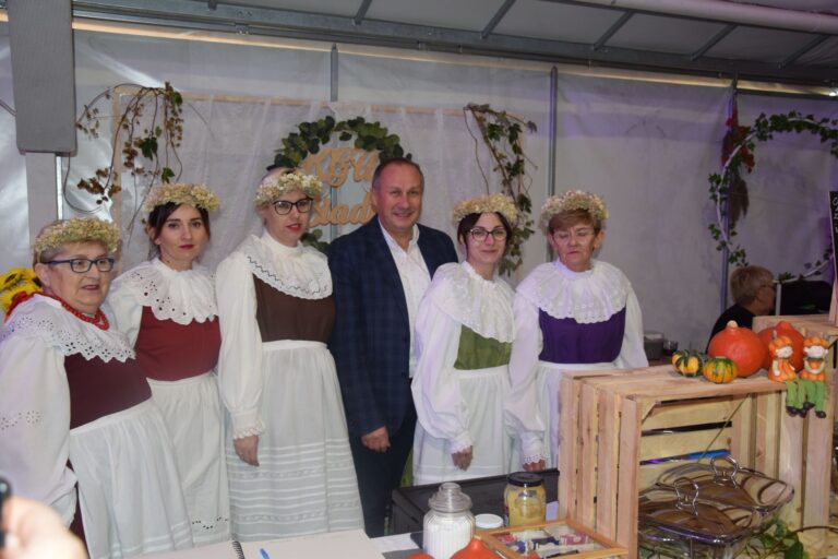 Biesiadowanie i wieczorne tańce