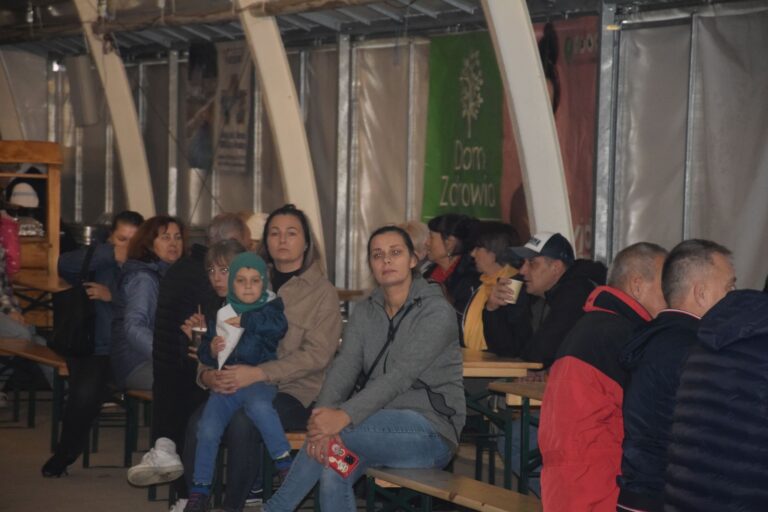 Biesiadowanie i wieczorne tańce
