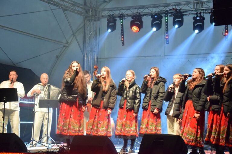 Biesiadowanie i wieczorne tańce