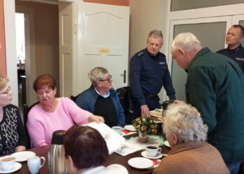 Seniorzy spotkali się z policjantami