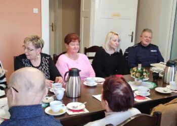 Seniorzy spotkali się z policjantami